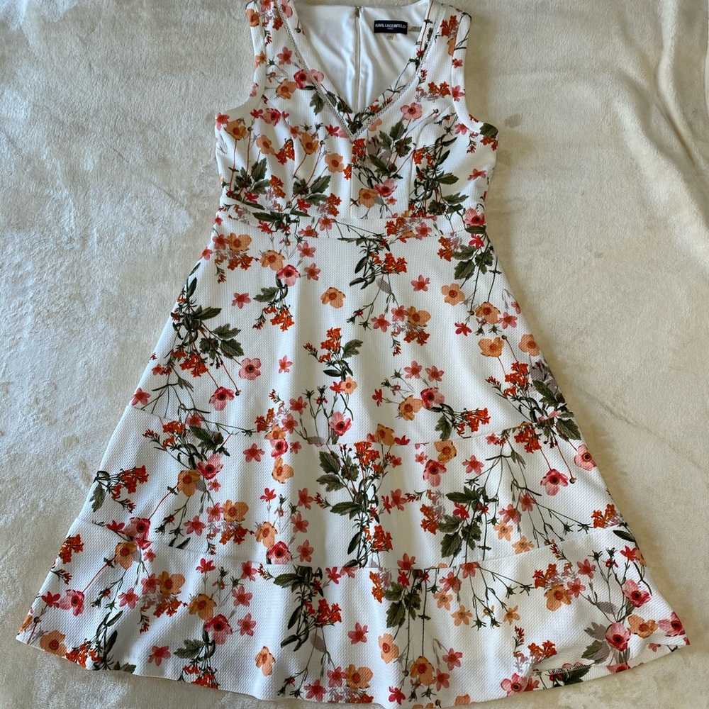 Wonderful floral dress with high waist